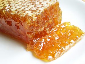 A virágméz értékes összetevőket tartalmaz